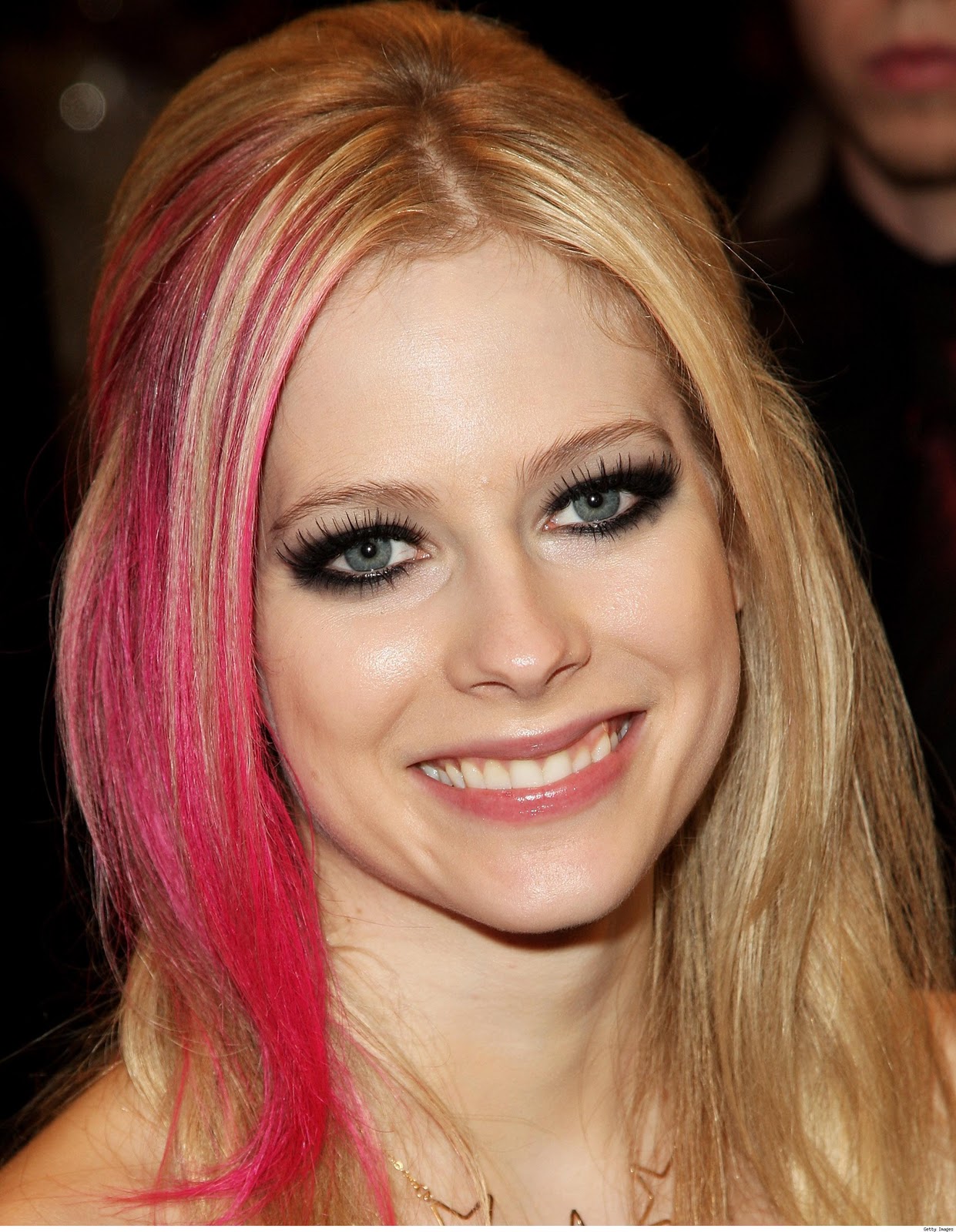 Avril Lavigne-pink.jpg